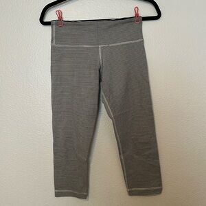 Lululemon wunder under crops size 6 in a striped ivory/black pattern.